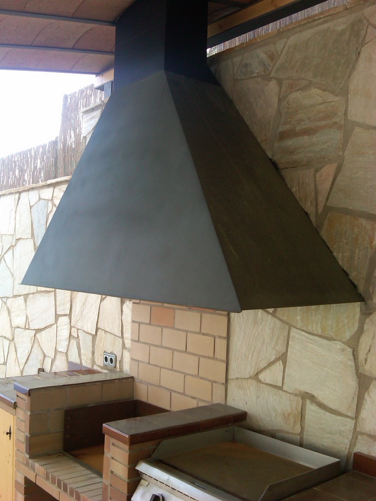 Pintura anticalorica para chimenea exterior. Barcelona